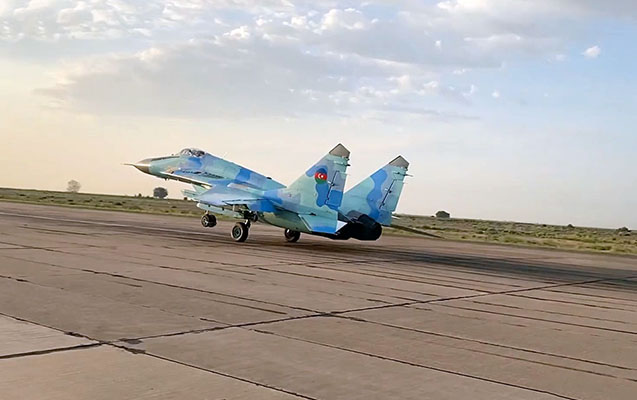 HHQ-nin aviasiya vasitələri ilə təlim-məşq uçuşları keçirilir - Video