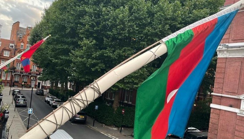 Britaniya səfirliyi Azərbaycanın Londondakı səfirliyinə hücumu pisləyib