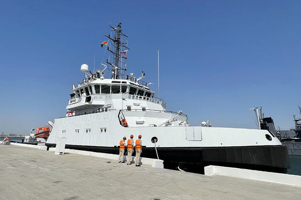 Rusiyanın hərbi gəmiləri Bakıda - FOTO