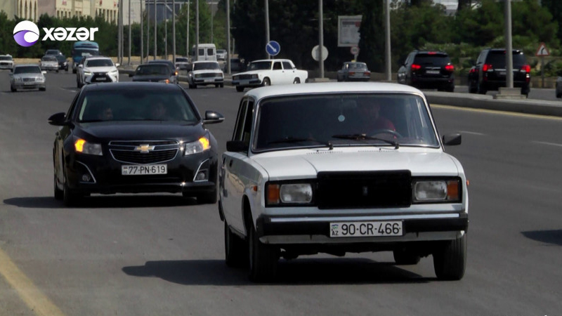 Gəncədə təhlükəli vəziyyət: Sürücülər yolu qısaltmaq üçün görün nə edirlər (VİDEO)