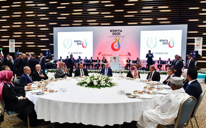 İslamiadanın açılışında iştirak edən rəsmilərin şərəfinə şam yeməyi verilib - YENİLƏNİB