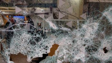 Livanda silahlı dəstə bir neçə şəxsi girov götürüb