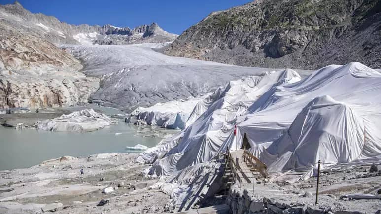 Alp dağlarında buzlaqların əriməsi nəticəsində insan qalıqları aşkarlanıb