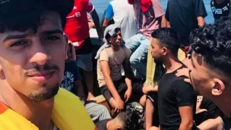 Tunisli futbolçu miqrant gəmisi ilə İtaliyaya qaçıb