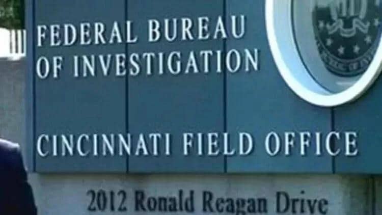 ABŞ-da FBİ ofisinə girməyə cəhd edən silahlı öldürülüb