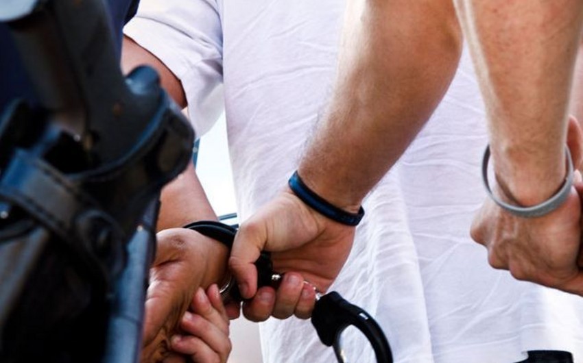 Xızıda sürücü və dostu polislərə müqavimət göstərib