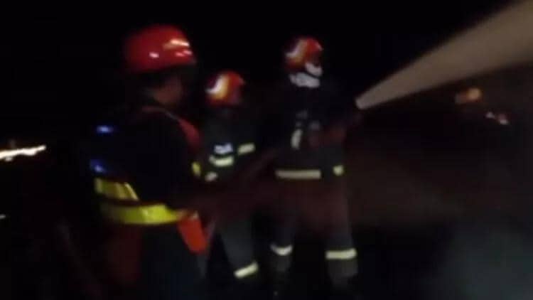 Pakistanda neft tankeri ilə sərnişin avtobusu toqquşub : 20 ÖLÜ 