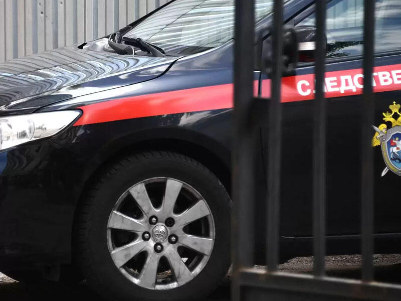 Qatar tualetdə oturan qadını vuraraq öldürüb