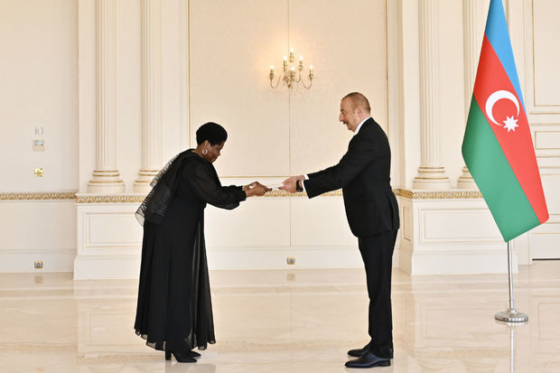 Prezident CAR-ın Azərbaycanda yeni təyin olunan səfirinin etimadnaməsini qəbul edib - YENİLƏNİB + FOTO