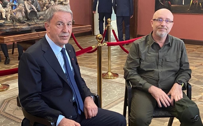 Hulusi Akar ukraynalı həmkarı ilə görüşüb