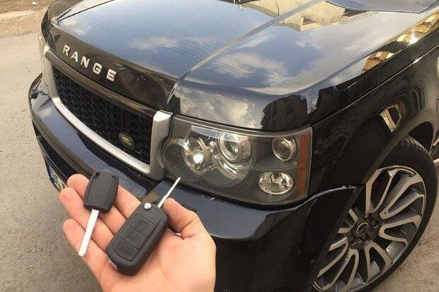 Bakıda qadının “Range Rover”i qaçırıldı