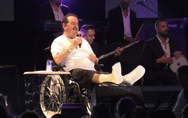 Qəzaya düşən Tatlısəs əlil arabasında konsert verdi - FOTOLAR