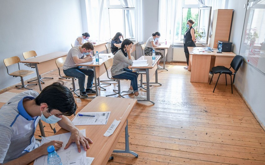 Ali məktəbə qəbul olan subbakalavrların sayı azalıb