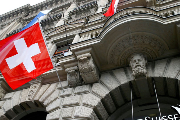 Nəhəng İsveç bankı minlərlə insanı işdən çıxarır