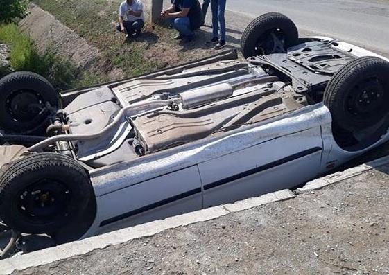 Nişandan qayıdan ailə qəzaya düşdü, ölən var