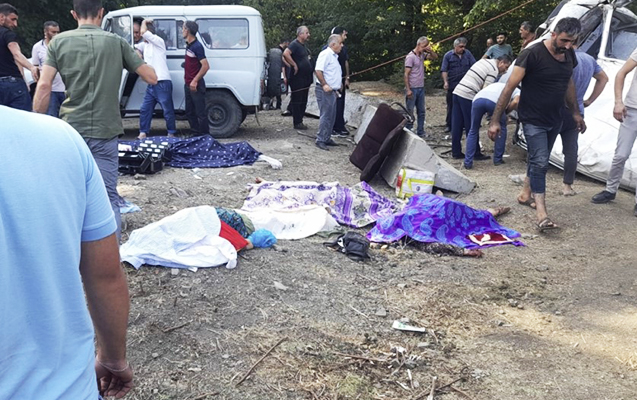 Kənd yasda - 7 qadın dəfn edilir