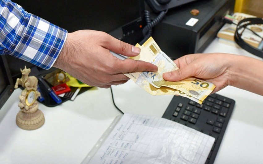 Rüşvət verməyə təhrik etmədə təqsirləndirilən şəxsin məhkəməsi başlayır