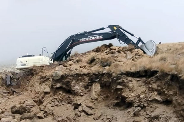 Ermənilər Laçında mülki şirkətə məxsus ekskavatoru atəşə tutdular - FOTO