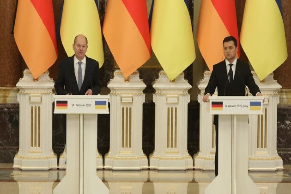 Zelenski və Şolts arasında telefon danışığı olub