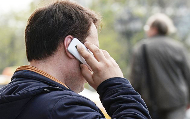 Polis əməkdaşlarının yanında ucadan danışan şəxs həbs edildi