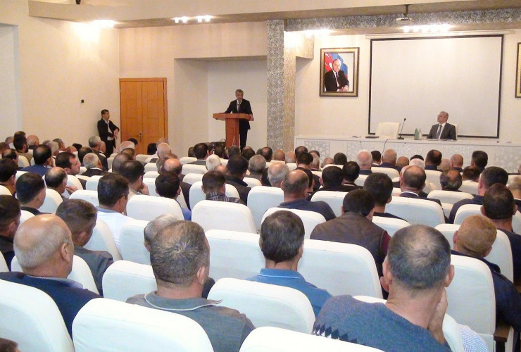 İmişlidə “Pambıqçılıqda mövcud vəziyyət və məhsul yığımına hazırlıq” mövzusunda regional müşavirə keçirilib