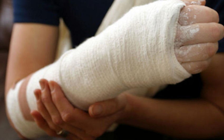 Bakıda qonşusu tərəfindən döyülən qadının əli sınıb