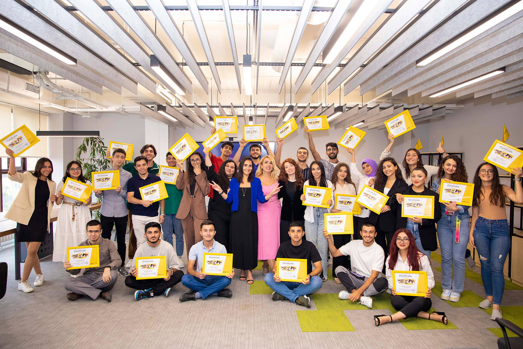 Yelo Bank-ın təşkil etdiyi yay təlim proqramı başa çatdı