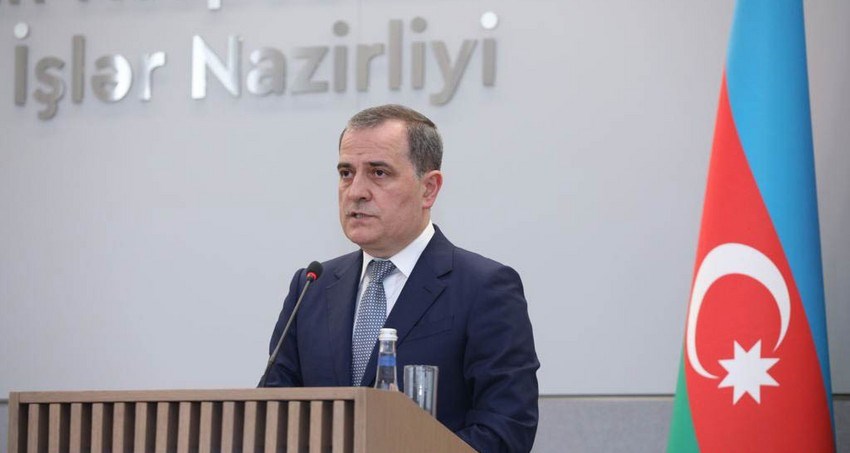 Ceyhun Bayramov şəhid hərbi qulluqçuların ailələrinə başsağlığı verib