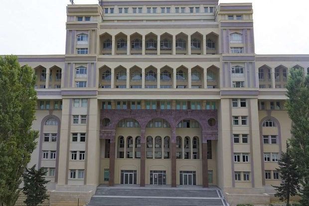 Azərbaycan Tibb Universitetinin tələbəsi estetik kompleksi olduğuna görə ÖZÜNÜ ASDI