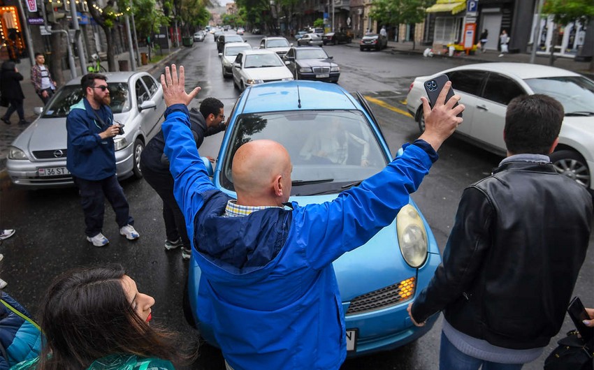 İrəvanda Paşinyanın istefası tələbi ilə etiraz aksiyaları başlayıb