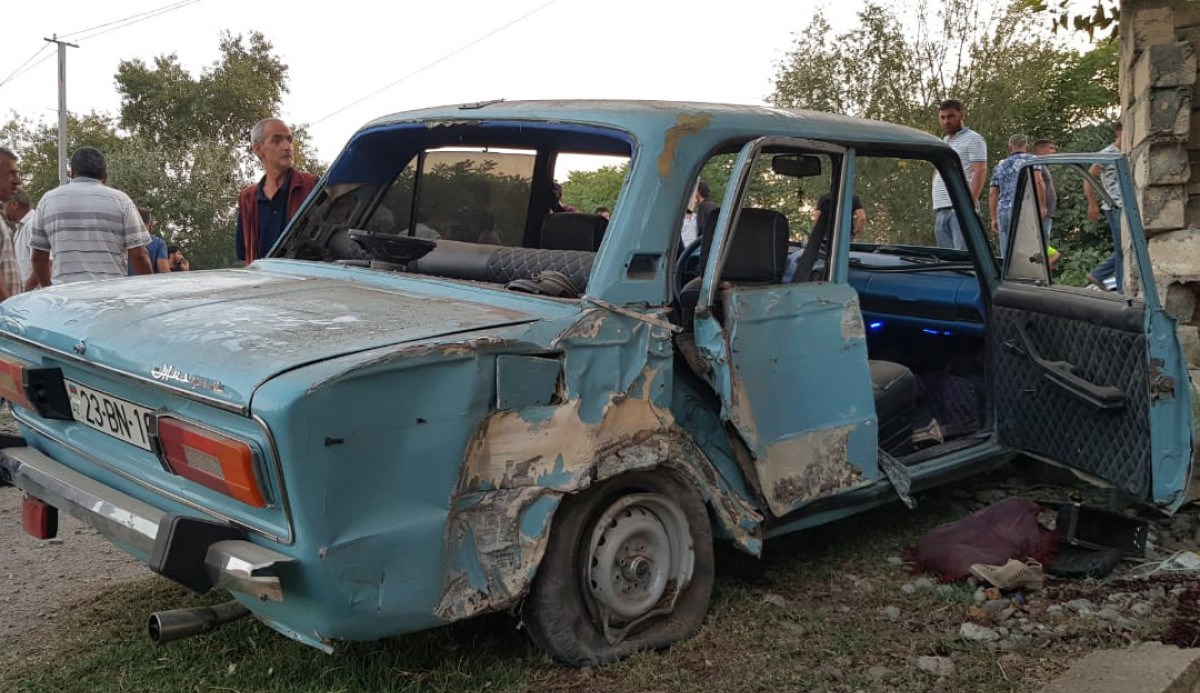 Göyçayda avtomobil hasara çırpılıb, 2 nəfər ölüb