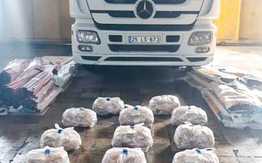 Azərbaycandan Türkiyəyə plastik məmulatlar aparan avtomobildə psixotrop maddələr aşkarlanıb