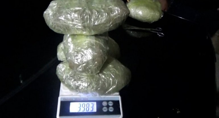 Bakıda narkokuryerlik edən taksi sürücüsü saxlanılıb - VİDEO