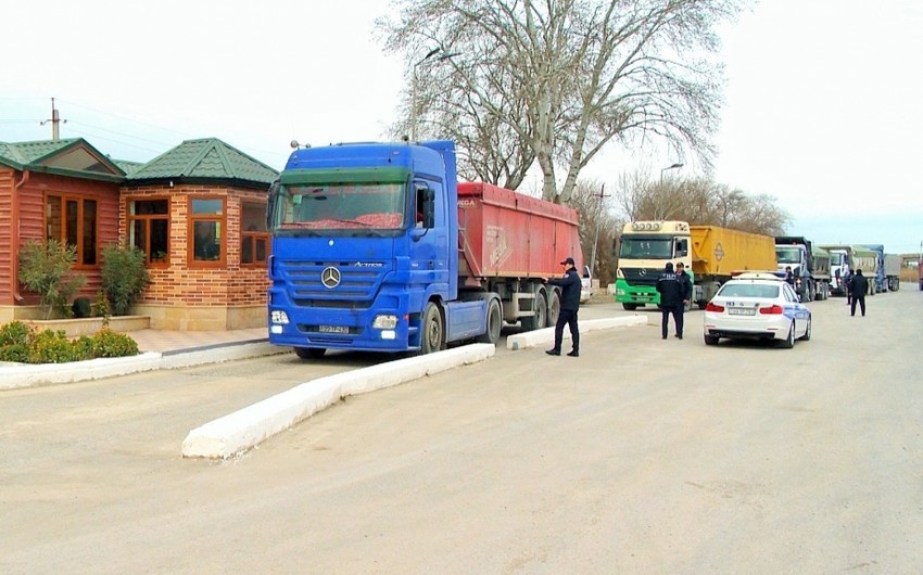 Yol polisi yükdaşıma fəaliyyəti ilə məşğul olan şəxslərə xəbərdarlıq edib