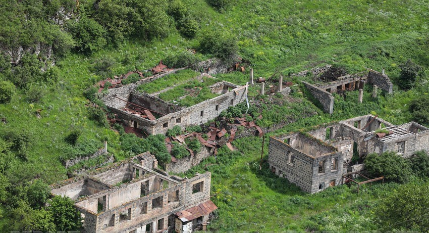 Azad olunmuş ərazilərdə tikililər sökülməsi qadağan edilən, sökülməsinə rəy tələb olunan və sökülməsi mümkün olan kateqoriyalara bölünüb