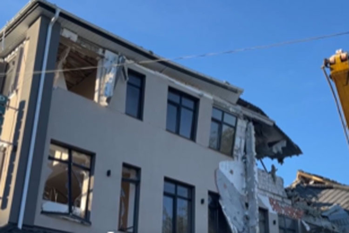 Xersonda otelə raket zərbəsi endirilib, sabiq deputat ölüb