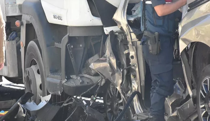 Türkiyədə yük maşınları minik avtomobilləri ilə toqquşub, 10 nəfər ölüb