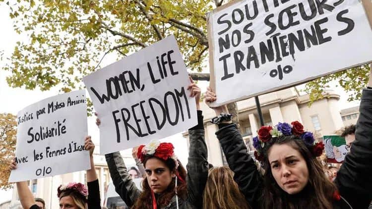 Parisdə Məhsa Əmininin ölümü ilə bağlı etirazlar dəvam edir