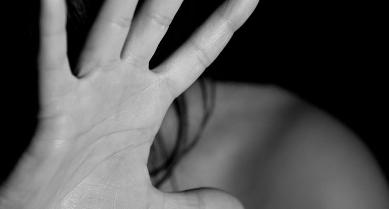 Azərbaycanda ata qızını