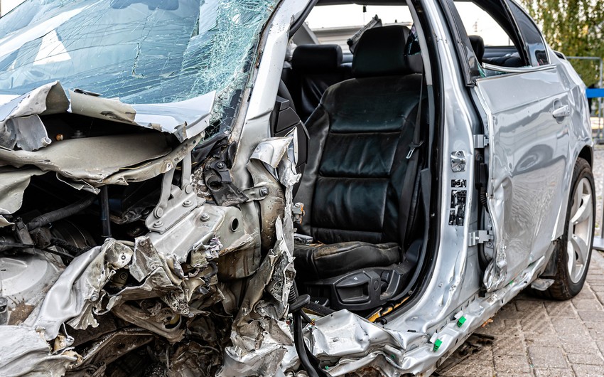 Goranboyda avtomobil ağaca çırpılıb, xəsarət alanlar var