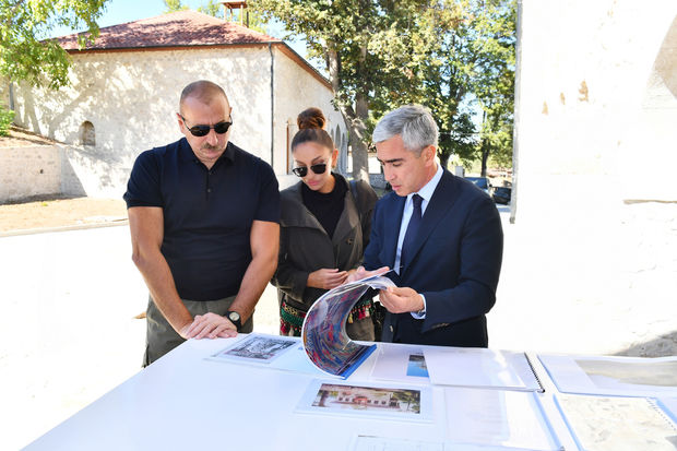 İlham Əliyev və Mehriban Əliyeva Şuşada Mehmandarovların malikanə kompleksində - FOTO