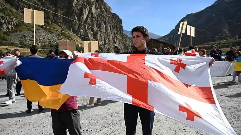 Gürcülər Rusiya miqrasiyasının artmasına etiraz ediblər