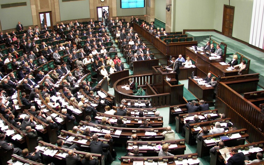 Polşa Seymi Aİ-ni Rusiya vətəndaşlarına viza verilməsini dayandırmağa çağırıb
