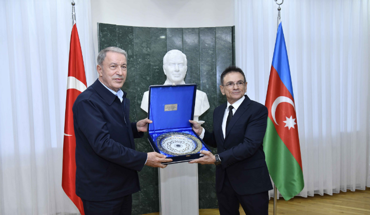 Mədət Quliyev Hulusi Akarı medalla təltif edib - FOTO