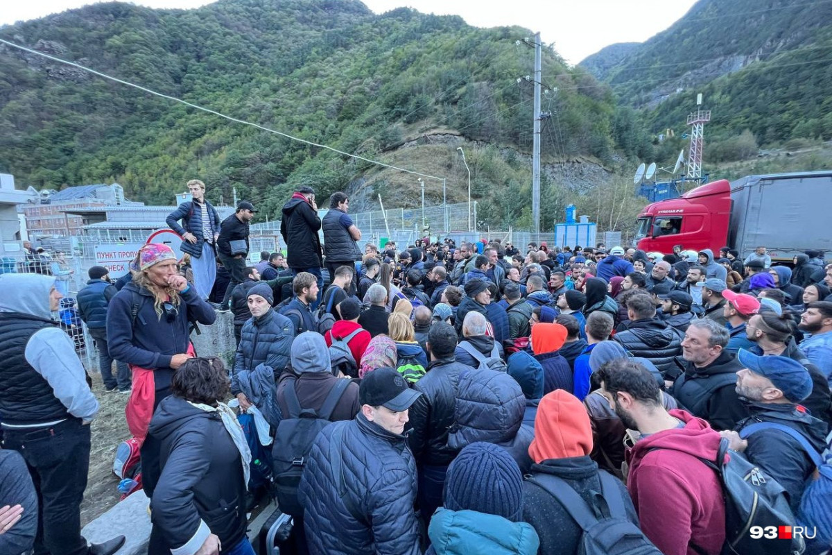 Forbes: Səfərbərlikdən sonra 700 min nəfər Rusiyanı tərk edib