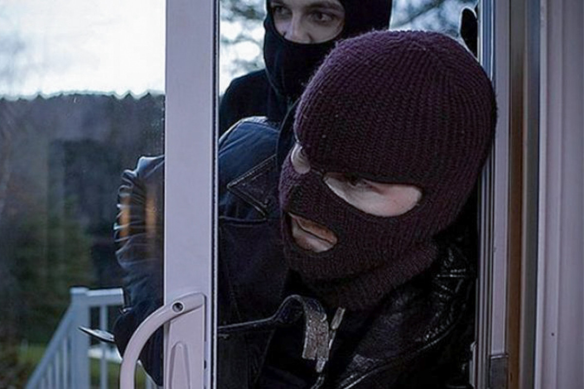 Bakıda restorandan 35 000 manatlıq oğurluq edilib