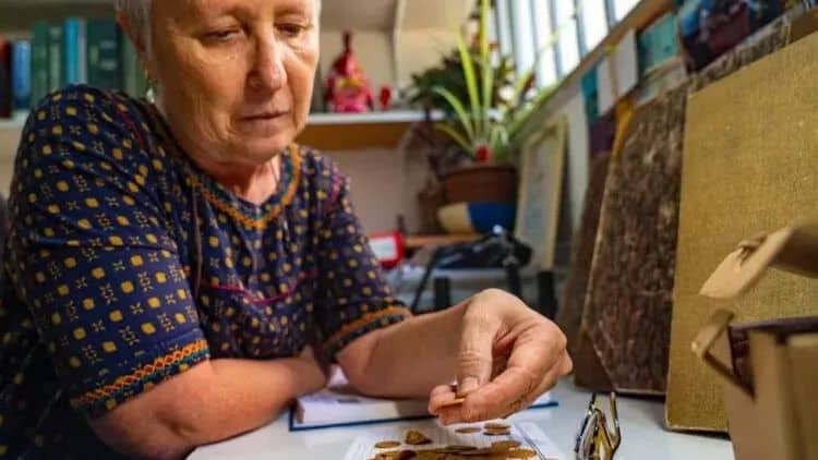 İsraildə divarda gizlədilmiş 7-ci əsrə aid qızıl sikkələr tapıldı