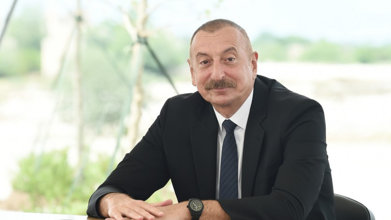 Prezident İlham Əliyev Praqada Azərbaycan televiziya kanallarına müsahibə verib