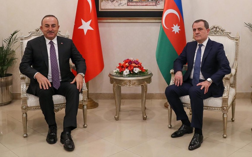Azərbaycan və Türkiyə XİN başçıları telefonla danışıb