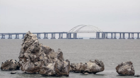 Движение по Крымскому мосту приостановлено
